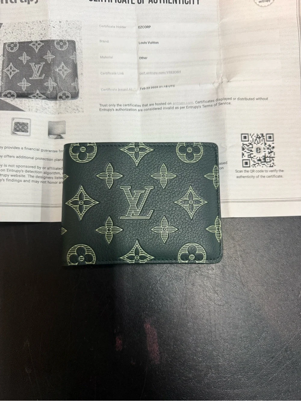 NEW RARE! Louis Vuitton LV Monogram Canvas Bi-Fold Wallet luxury card holder